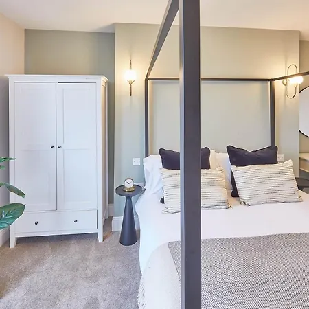 Host & - Albion House *