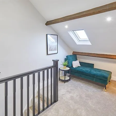 Host & - Albion House *