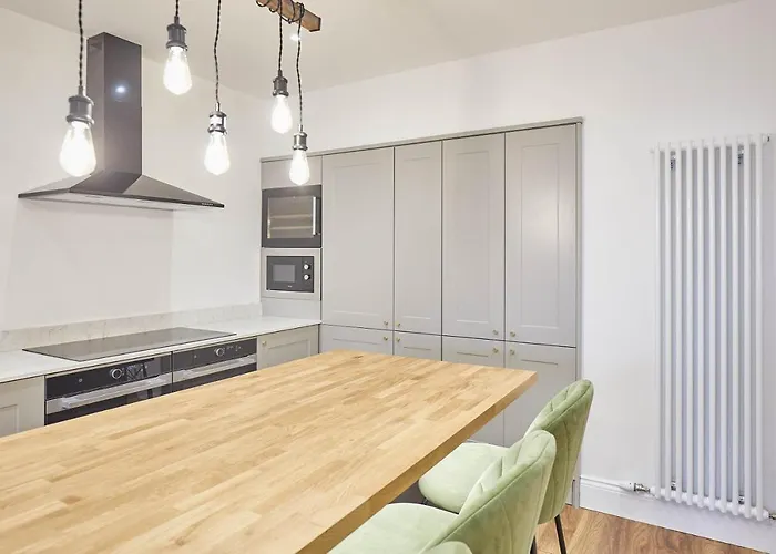 Host & - Albion House