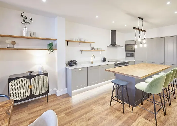 Host & - Albion House *