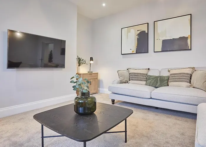 Host & - Albion House * Whitby