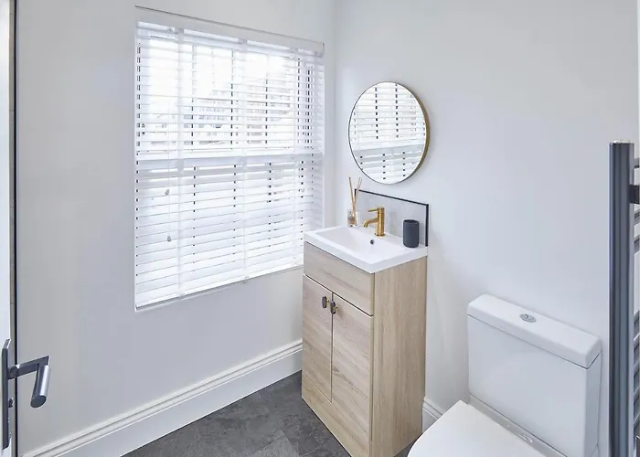 Host & - Albion House *