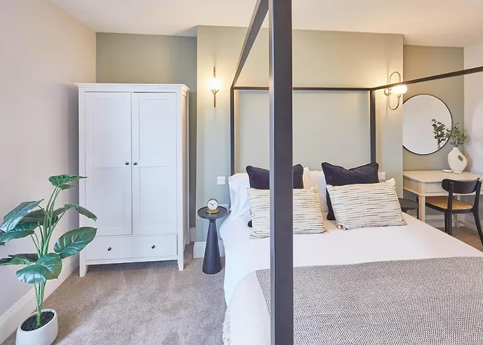 Host & - Albion House *