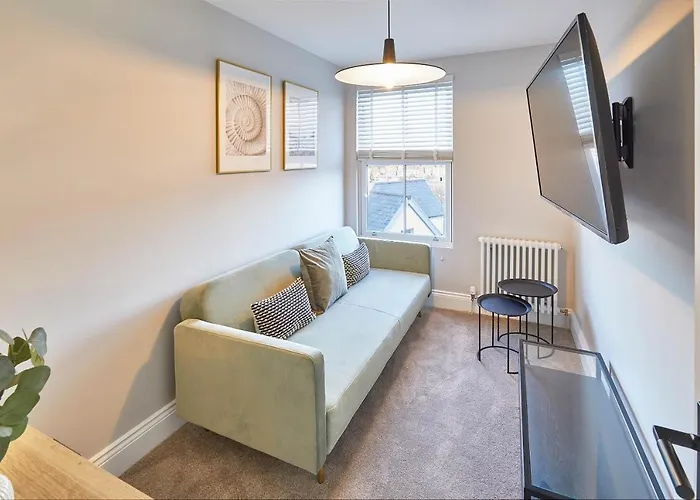 Host & - Albion House *