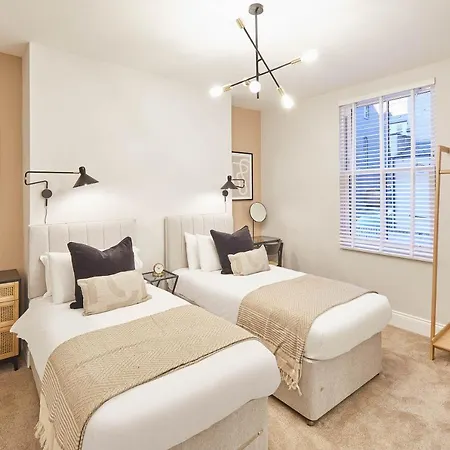 Host & - Albion House *