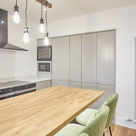 Host & - Albion House